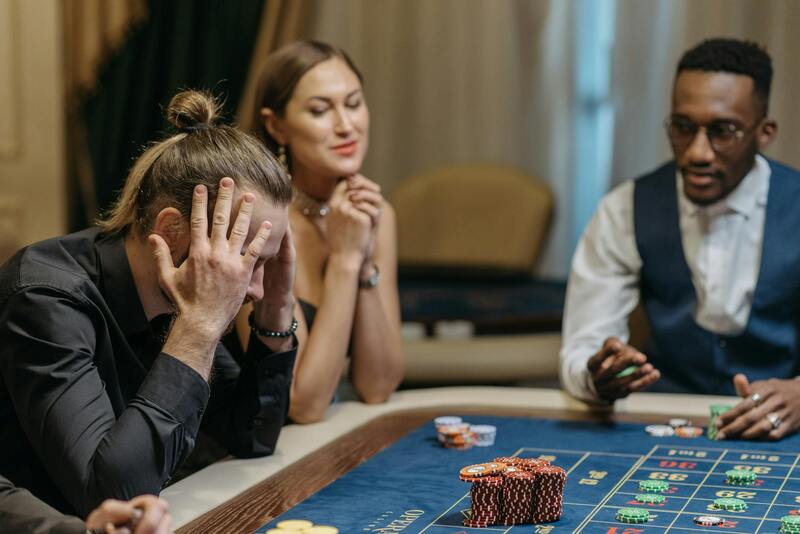 Maxwin303 Poker Online: Strategies & Tips